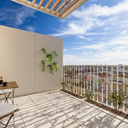 Relax In Style W Stunning Outdoor Space Apartment
